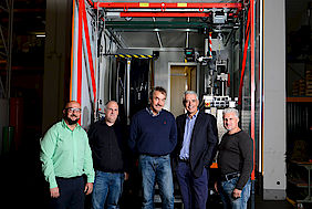 Handover of the multi-functional system to Uwe Türpe (m.) by Yilmaz Saglam, Matthias Kast, Christian Noll and Jason Sharp (from l., all from Pipetronics)